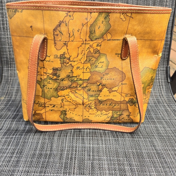 Alviero Martini Tote - Picture 2 of 6